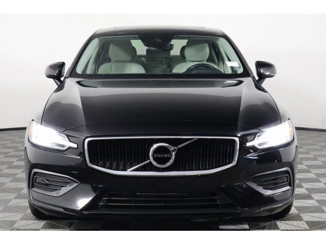 2020 Volvo S60 T5 Momentum photo 2