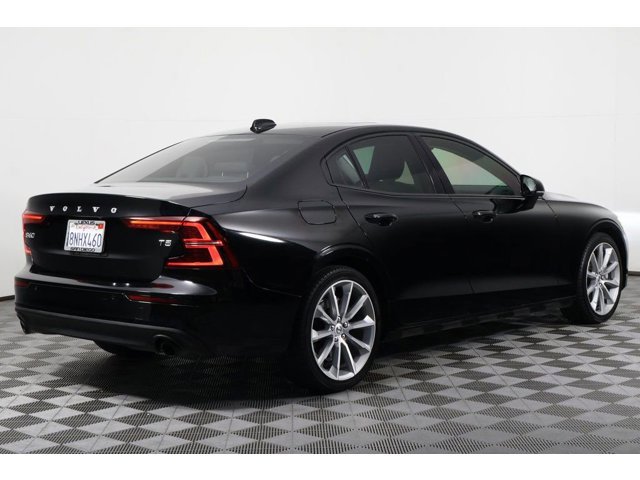 2020 Volvo S60 T5 Momentum photo 4