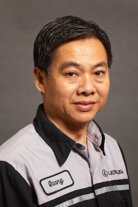 Staff member Quang Lang from ID_6309b35e5edc