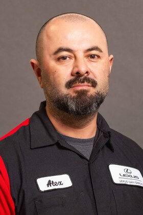 Staff member Alex Flores from ID_6309b35e5edc