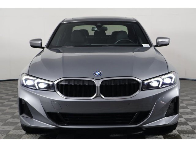 2023 Bmw 330e Sedan photo 2