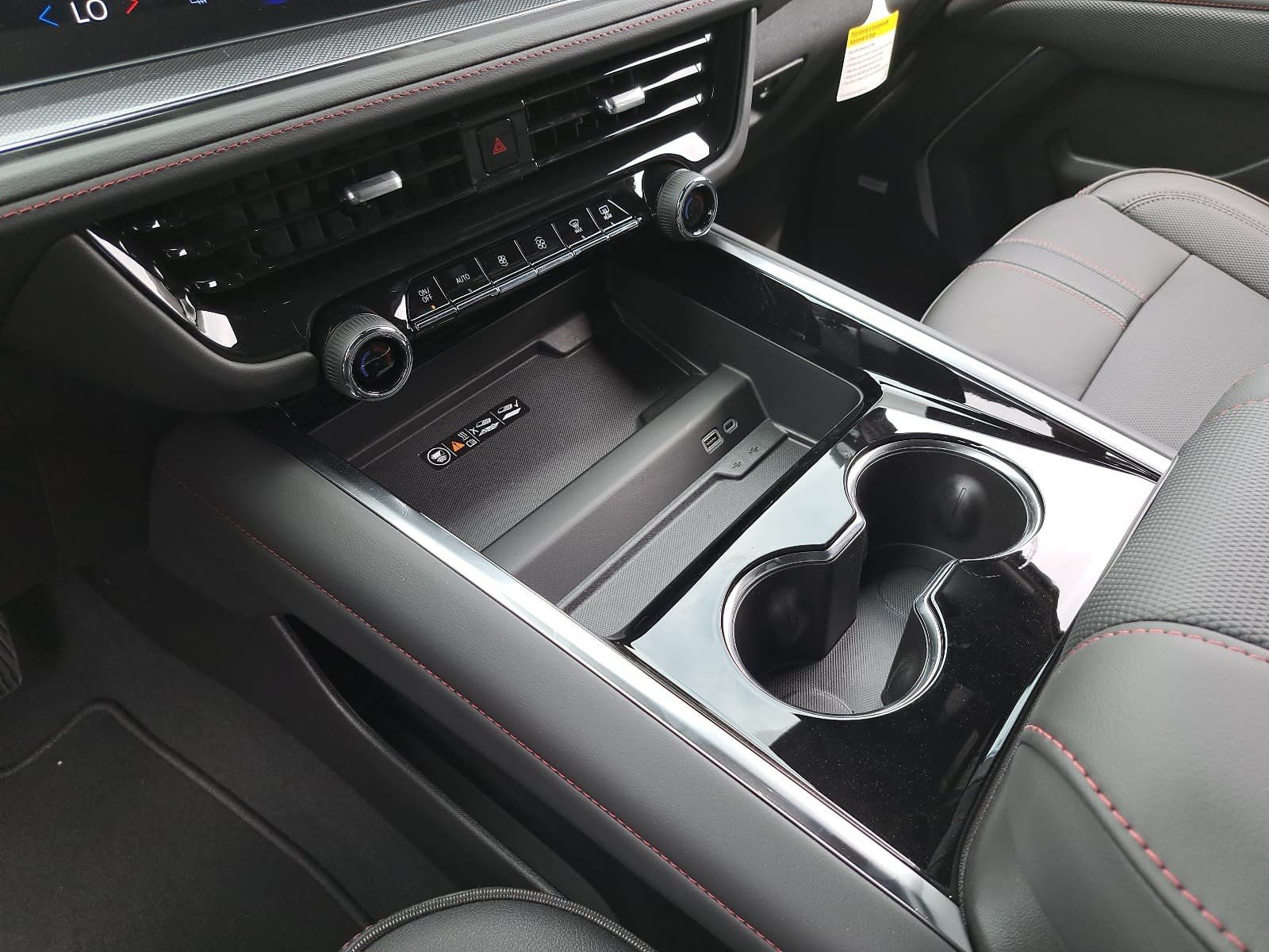 2026 Chevrolet Suburban RST - Photo 28