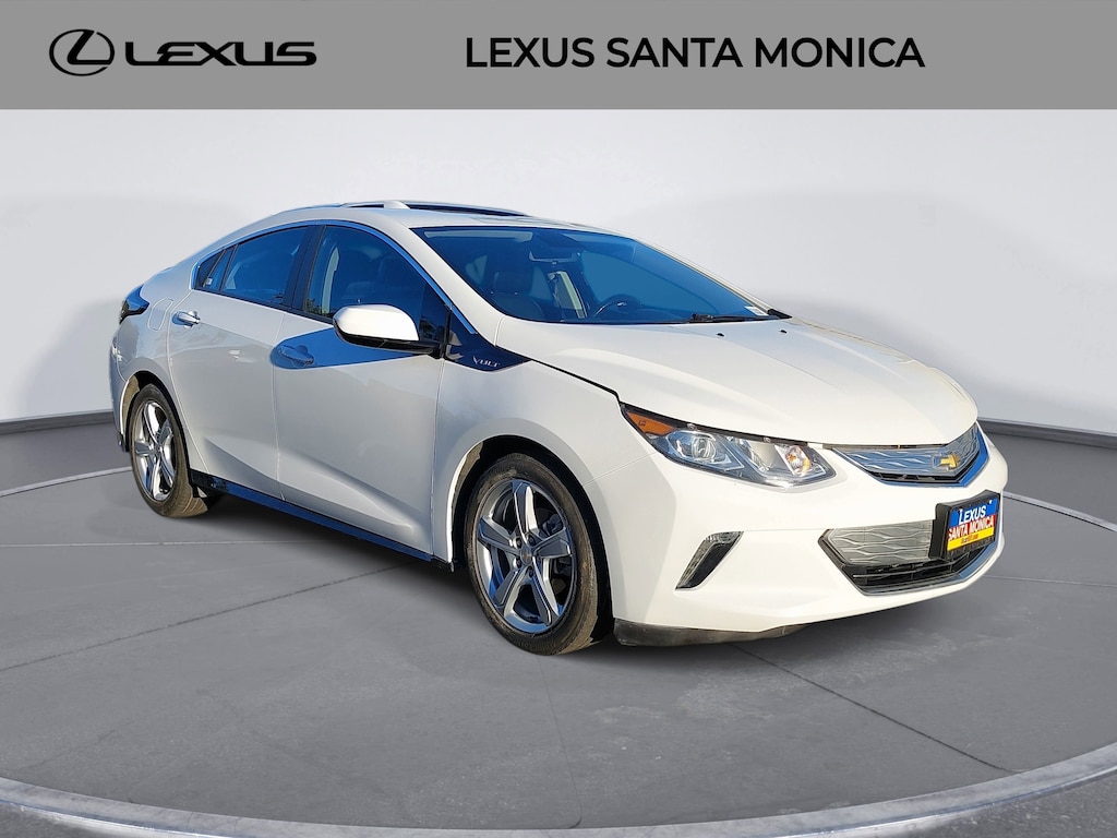 2018 Chevrolet Volt LT photo 2