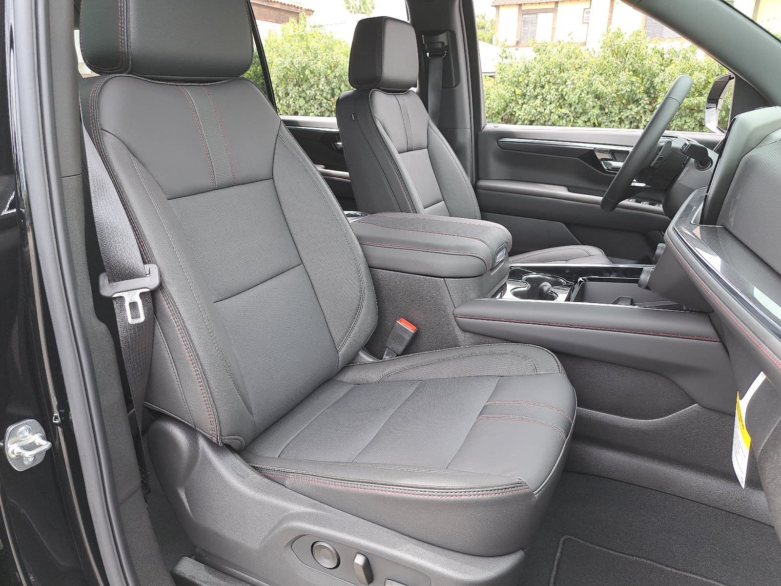 2026 Chevrolet Suburban RST - Photo 10