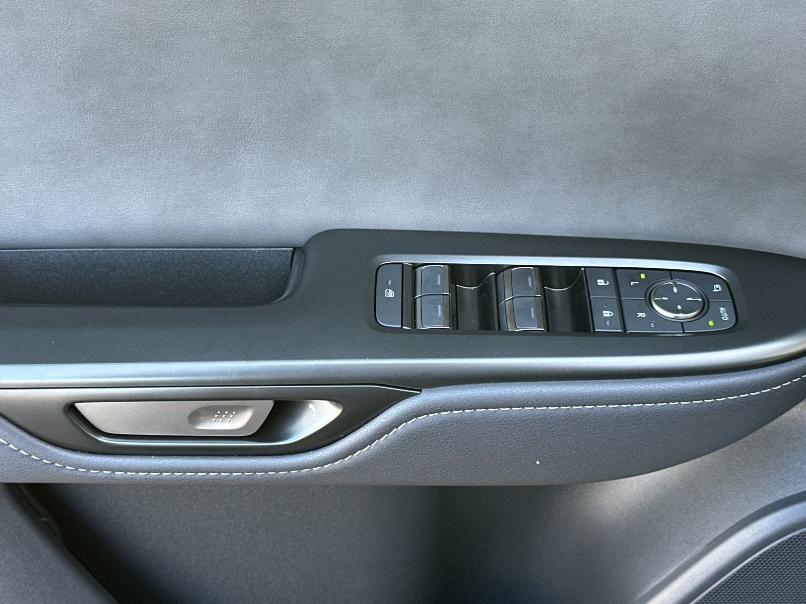 2026 Lexus RZ Base - Photo 12