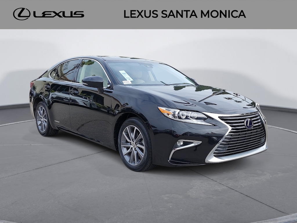 2016 Lexus ES 300h photo 2