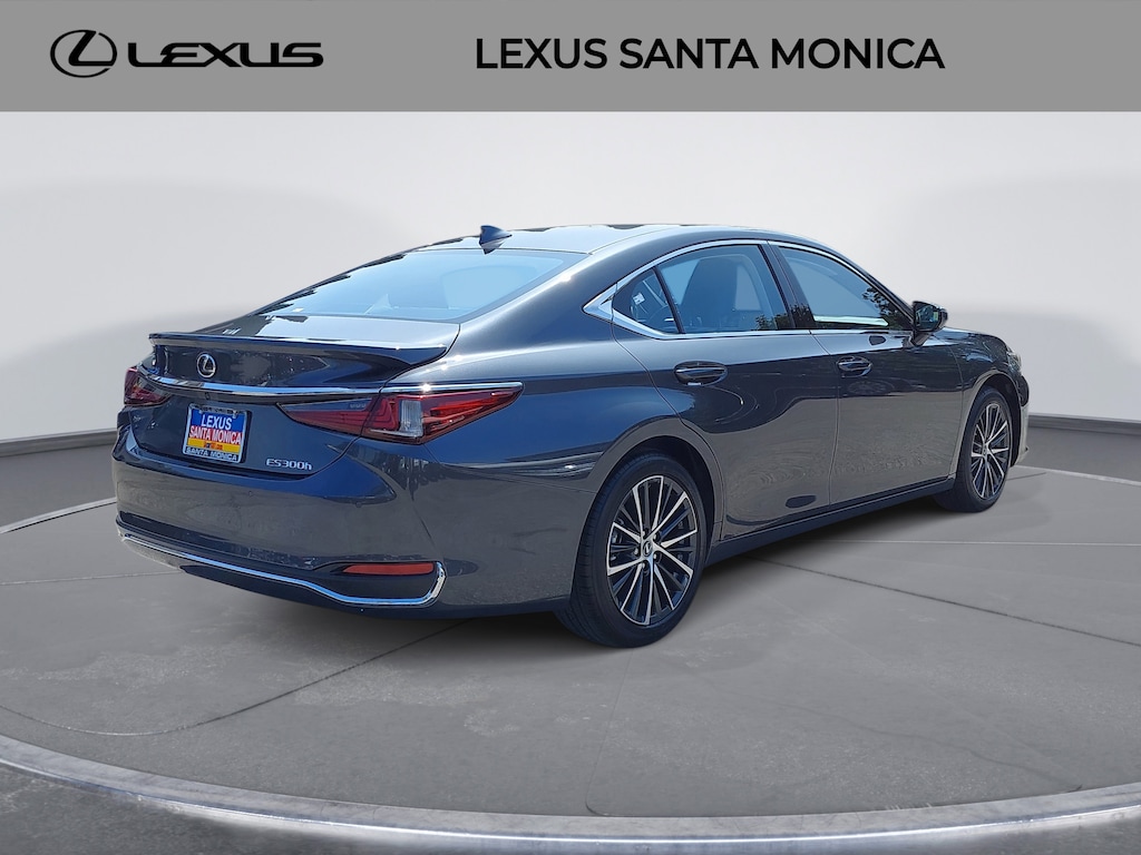 2025 Lexus ES 300h photo 3