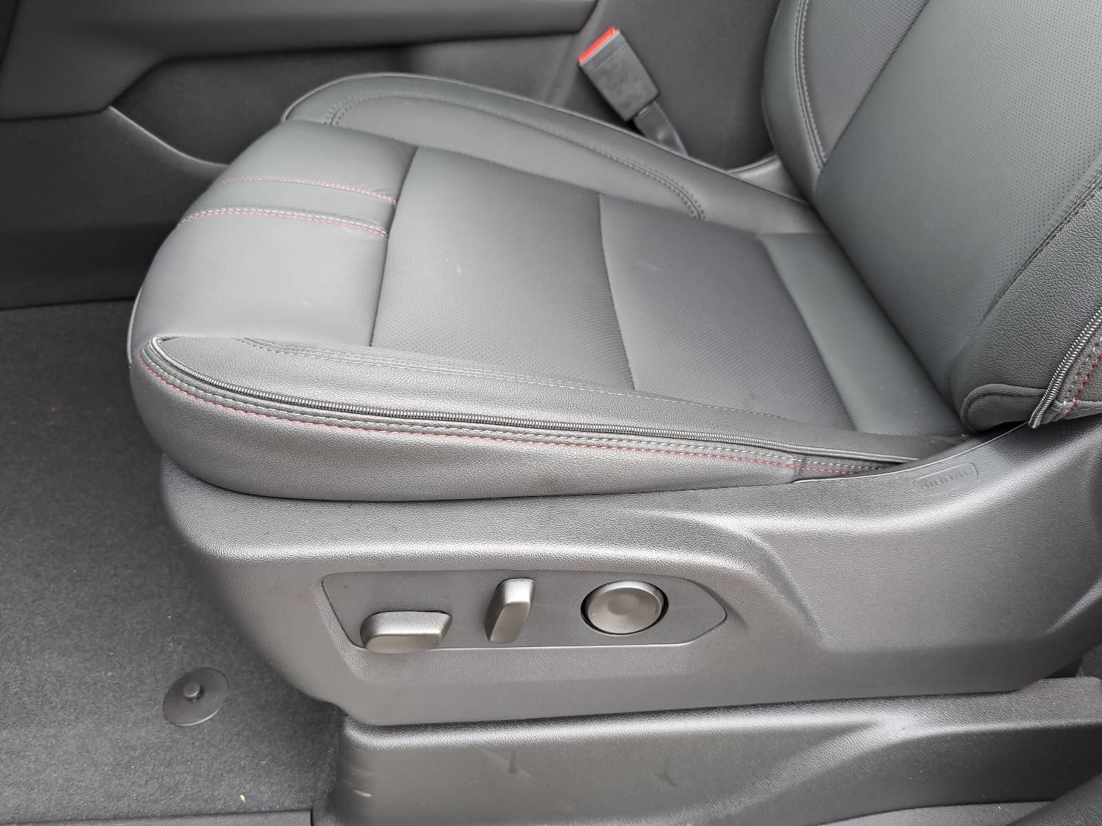 2026 Chevrolet Suburban RST - Photo 32