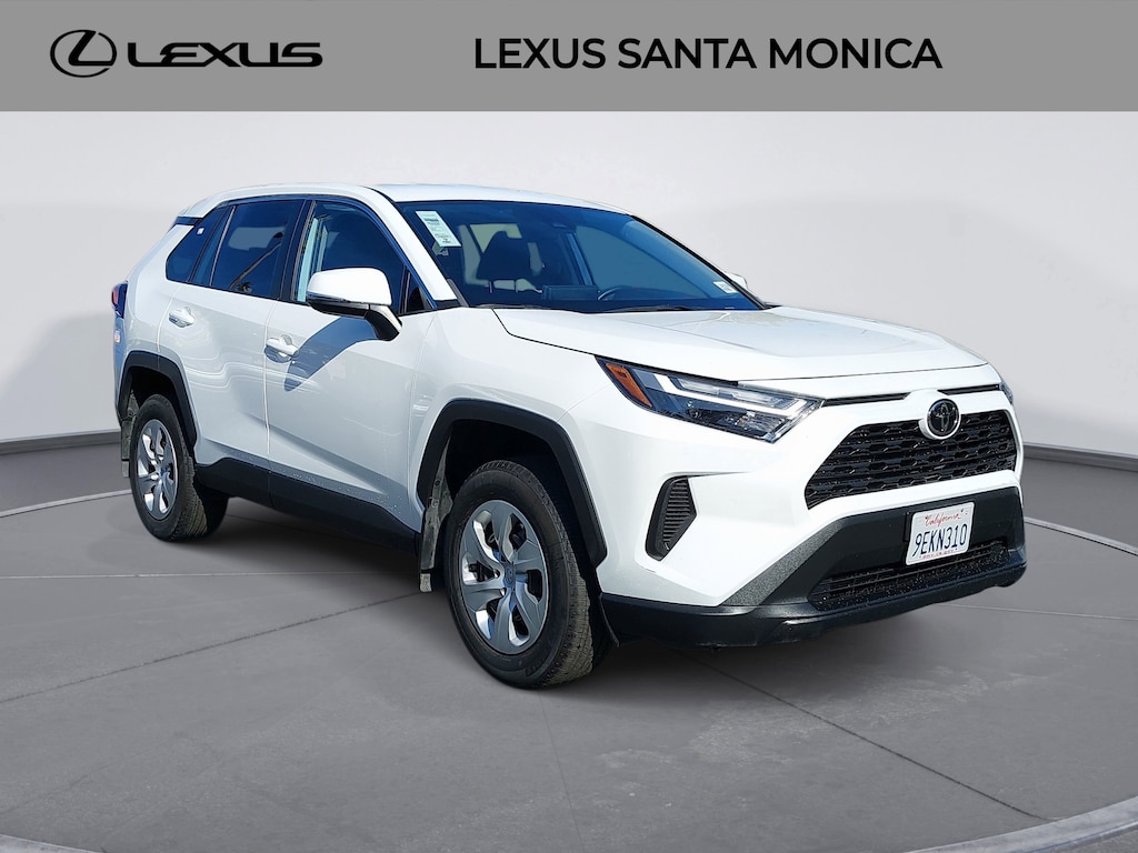 2023 Toyota RAV4 LE photo 3