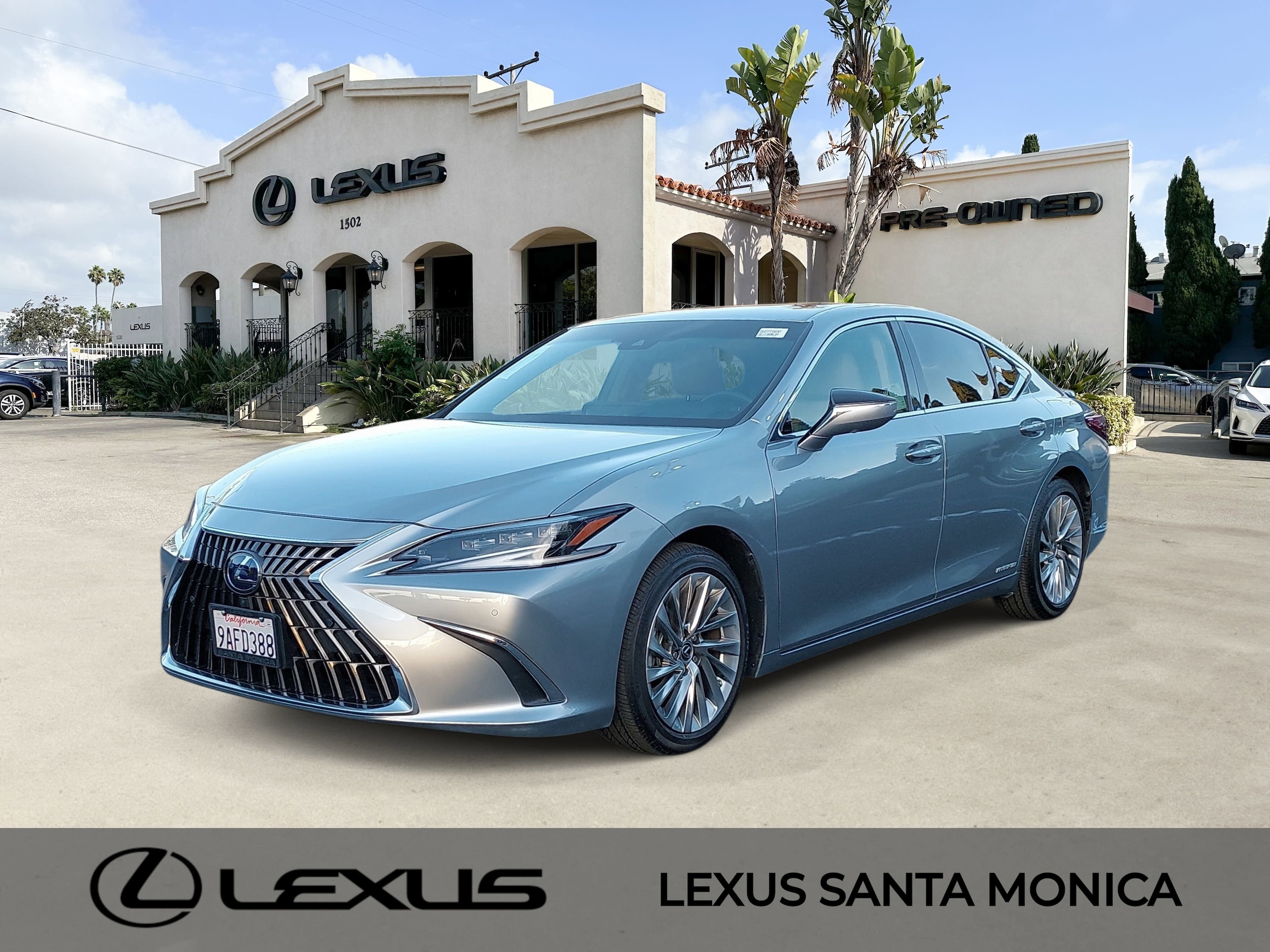2022 Lexus ES Hybrid 300h Luxury's photo