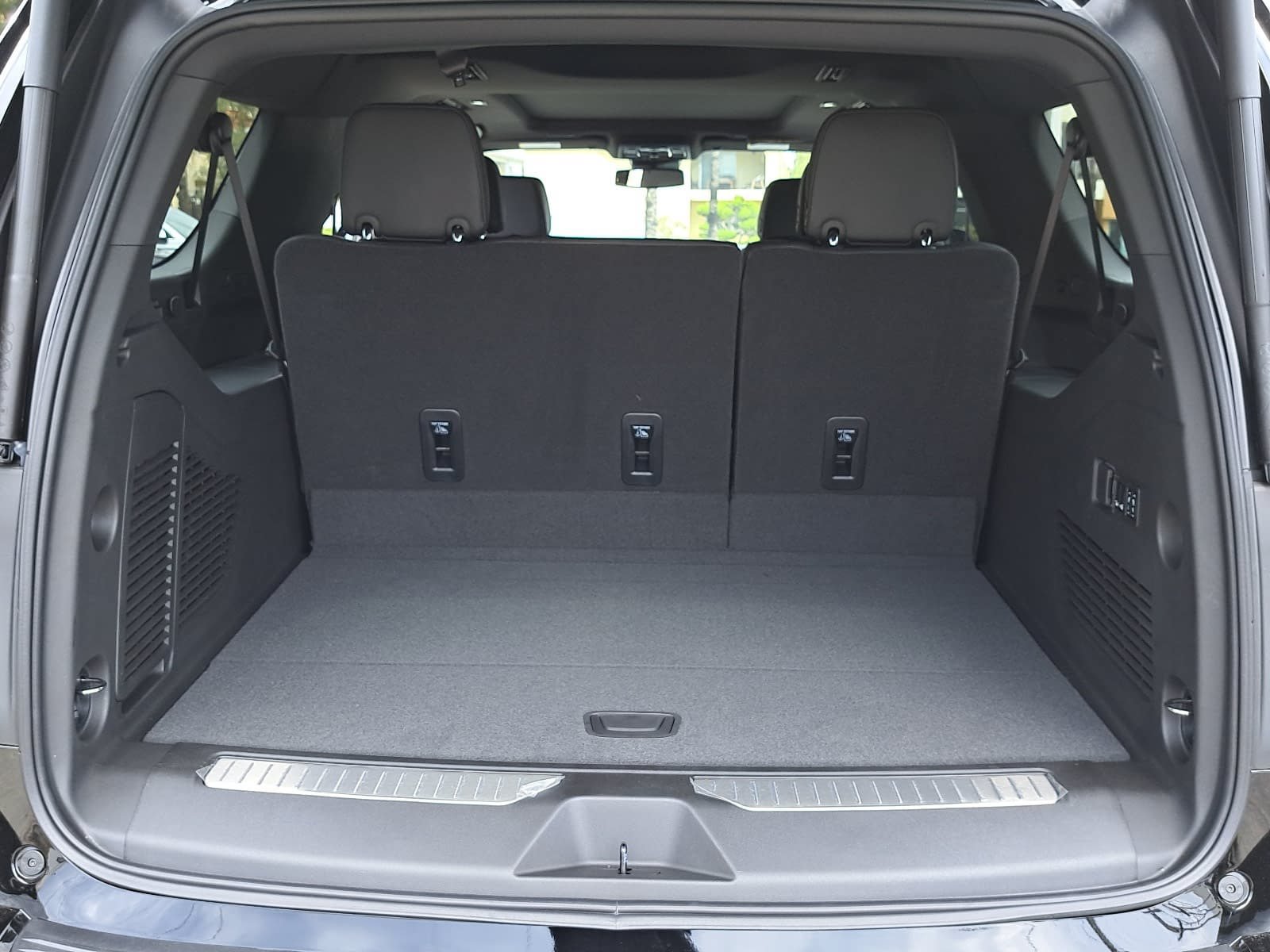 2026 Chevrolet Suburban RST - Photo 13