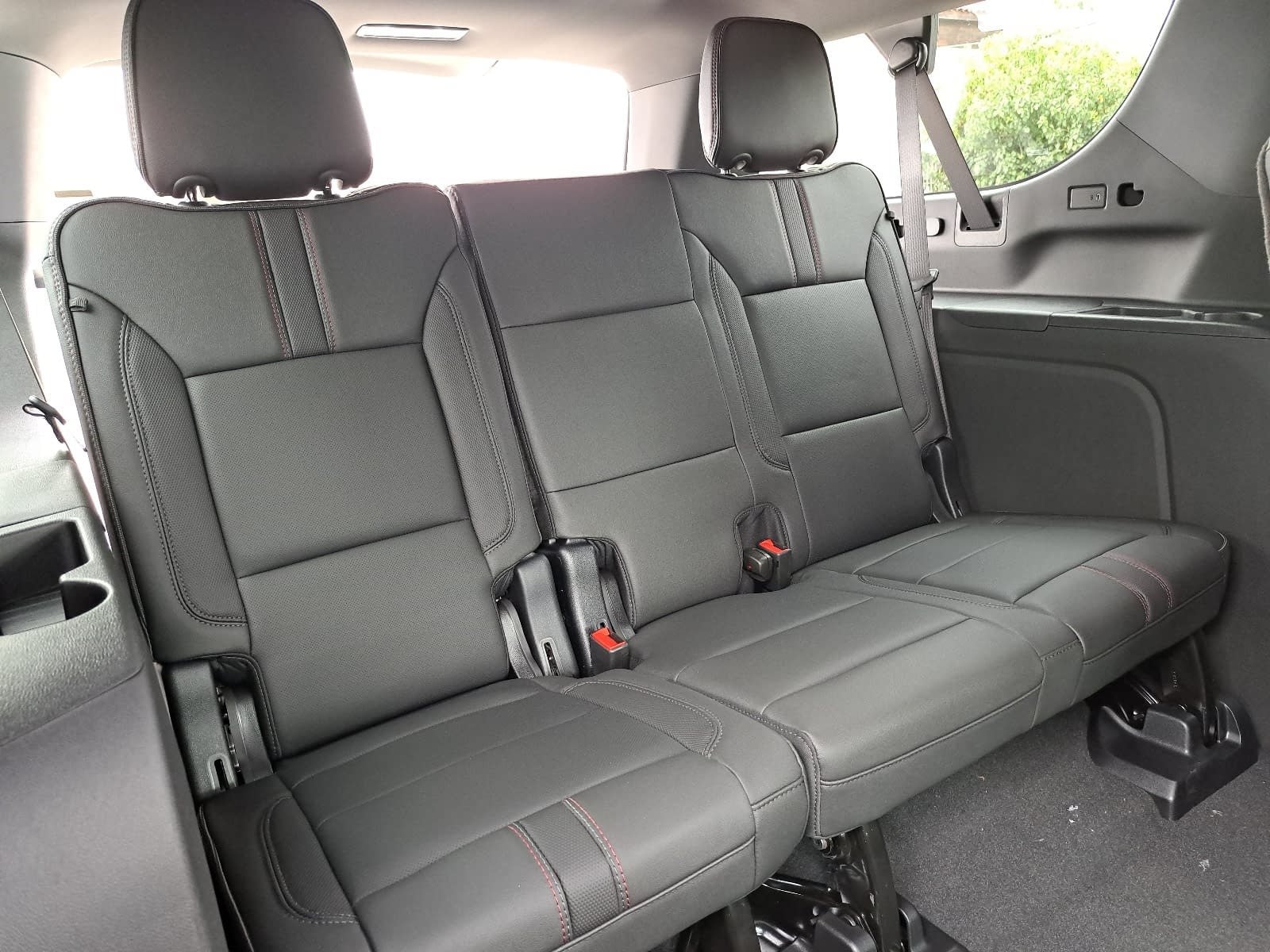 2026 Chevrolet Suburban RST - Photo 12