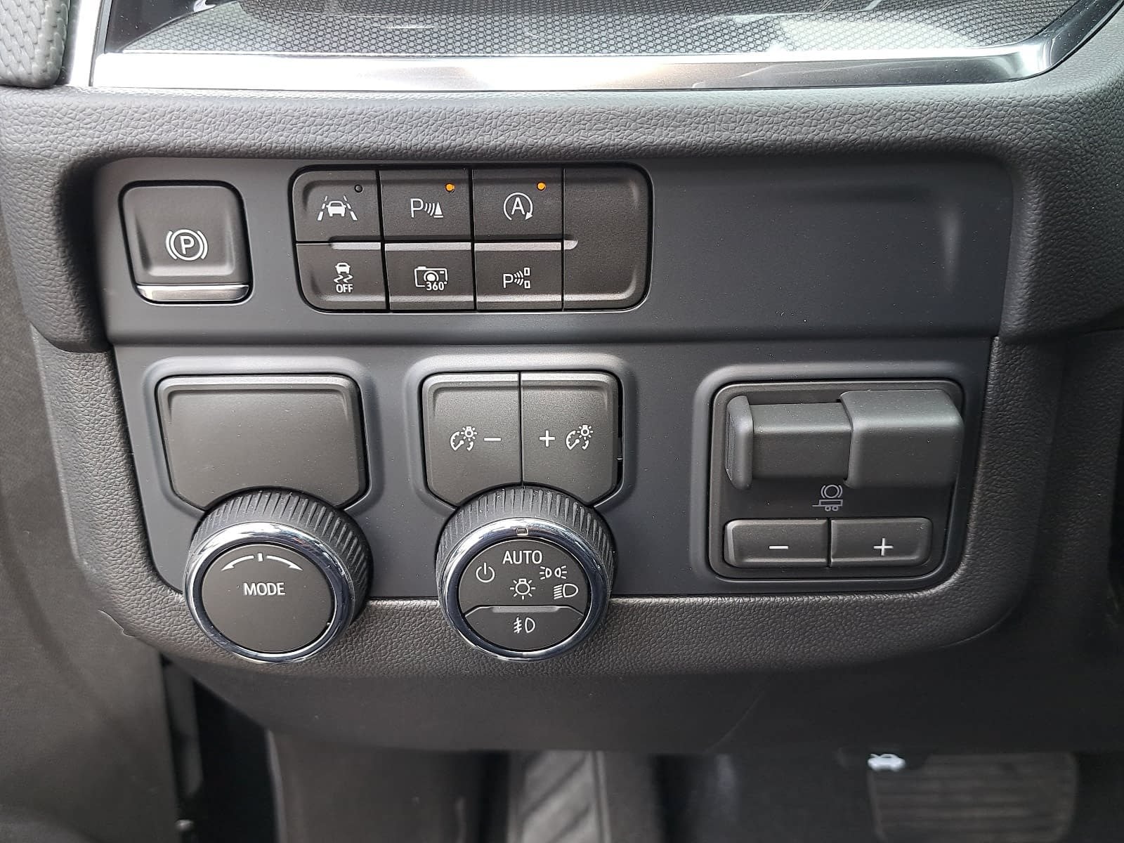 2026 Chevrolet Suburban RST - Photo 29