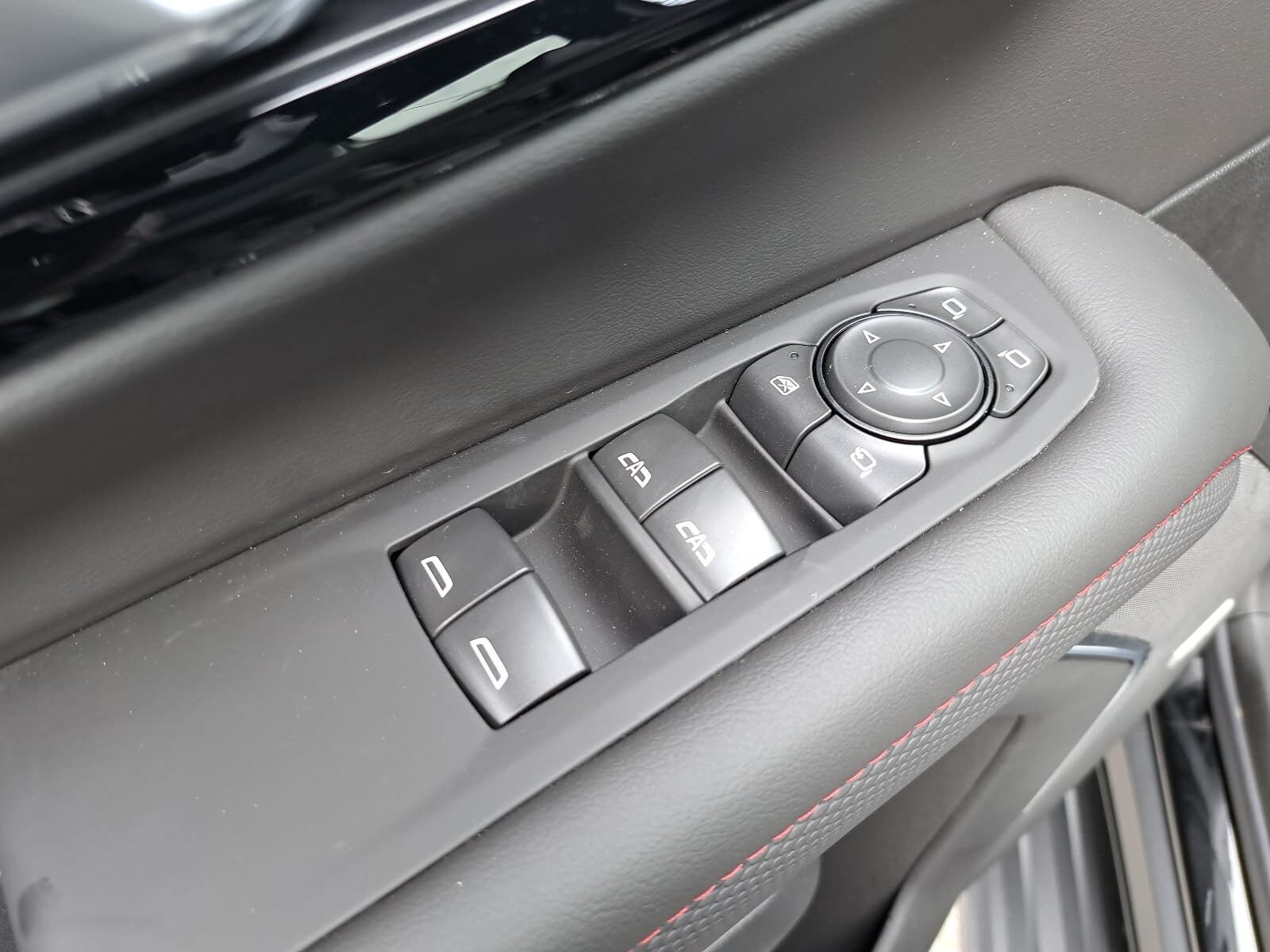 2026 Chevrolet Suburban RST - Photo 31