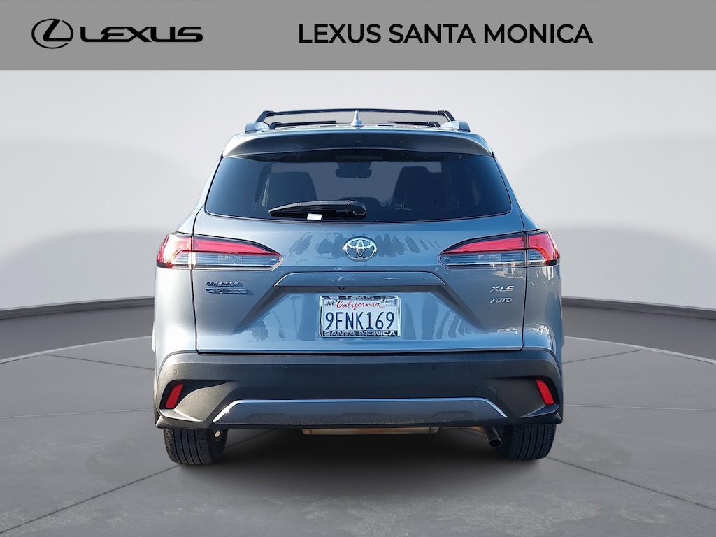 2023 Toyota Corolla Cross XLE photo 3
