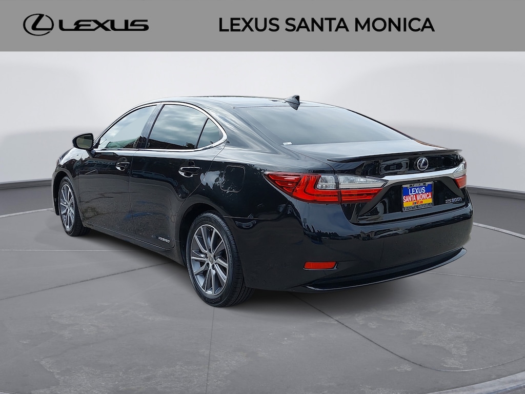 2016 Lexus ES 300h photo 4