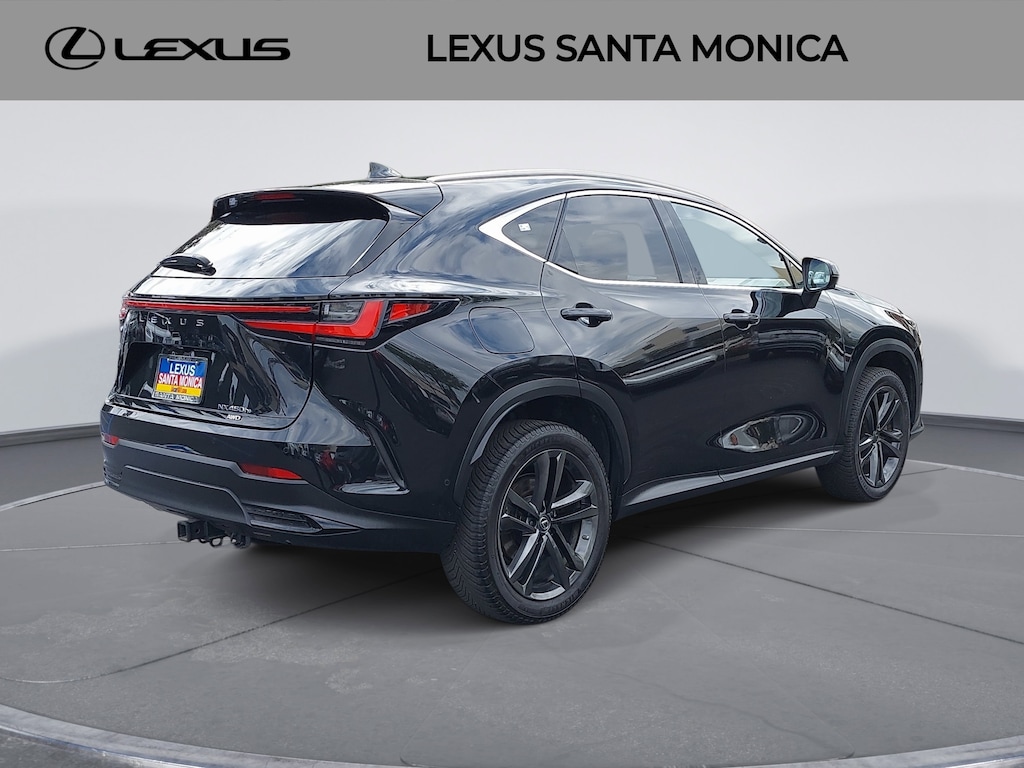 2022 Lexus NX 450h+ F SPORT photo 4