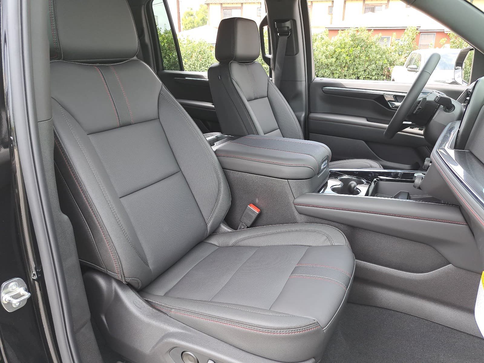 2026 Chevrolet Suburban RST - Photo 10