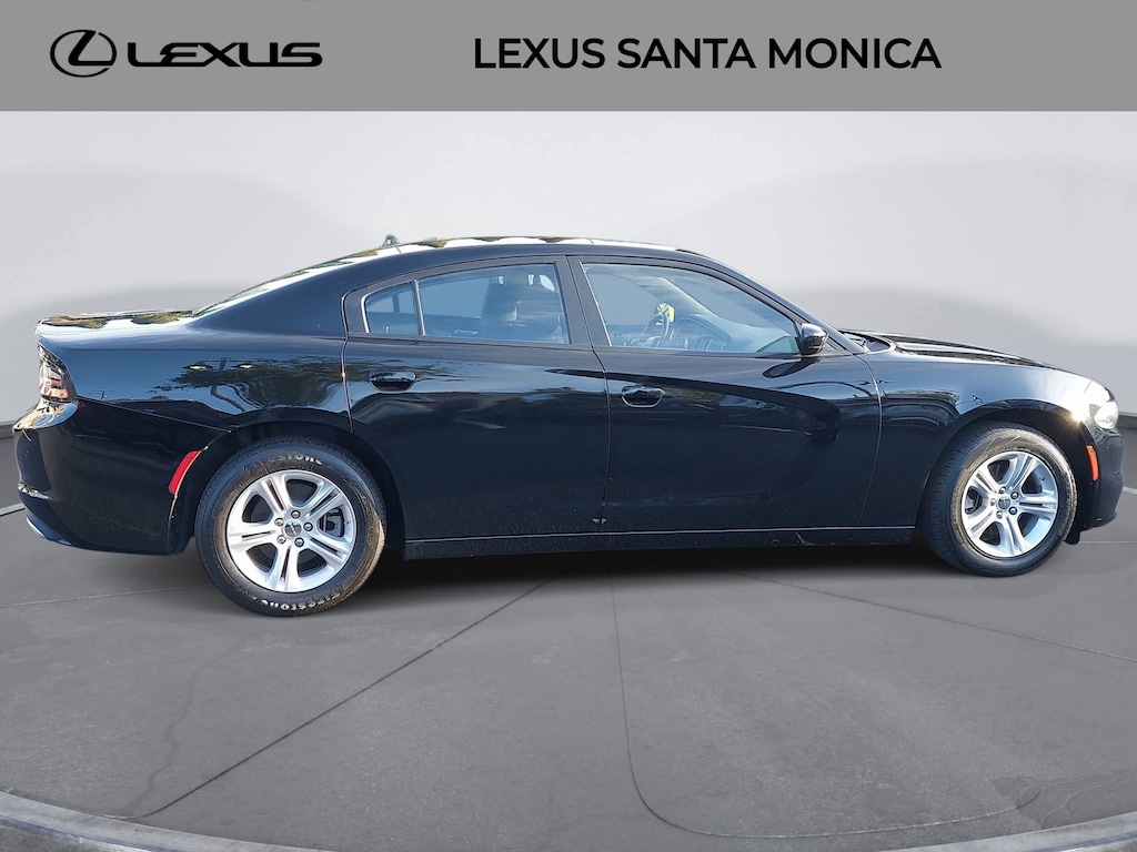 2022 Dodge Charger SXT photo 2