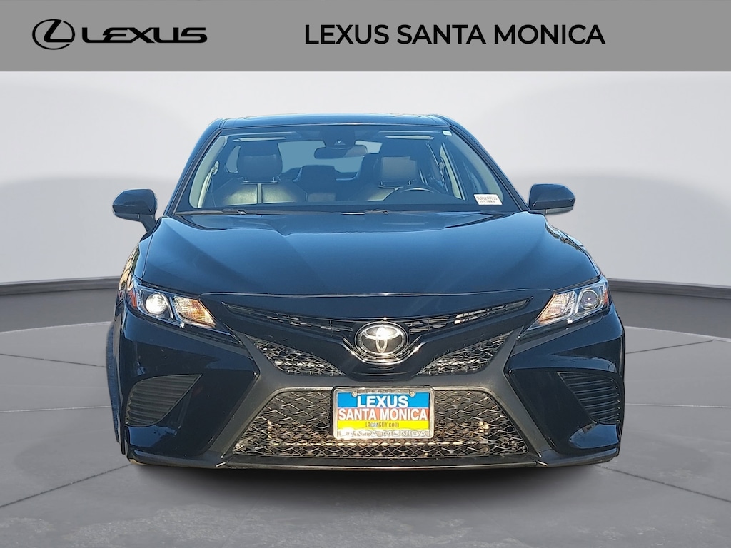 2020 Toyota Camry SE photo 2