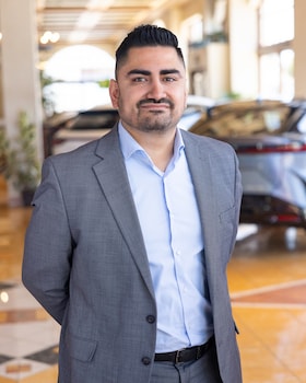 Staff member Omar Salgado from 1e532f51522c
