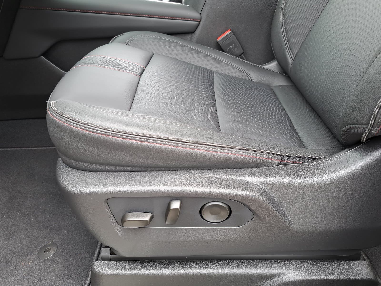 2026 Chevrolet Suburban RST - Photo 32