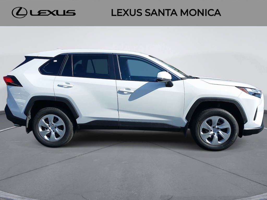 2023 Toyota RAV4 LE photo 4