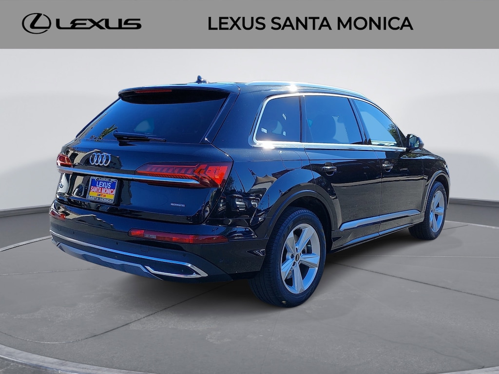 2024 Audi Q7 45 Premium Plus photo 2