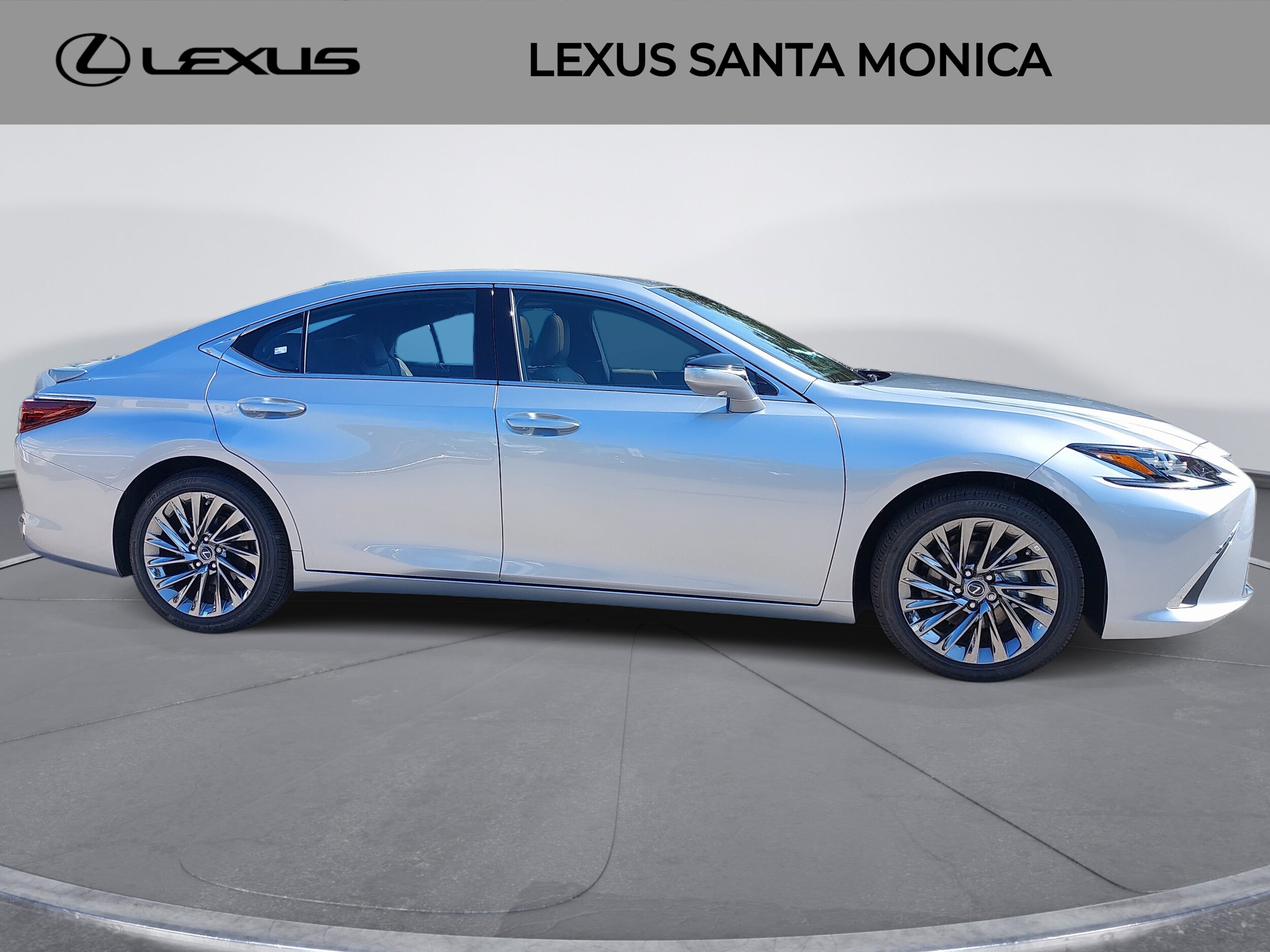 2025 Lexus ES 300h Luxury photo 4
