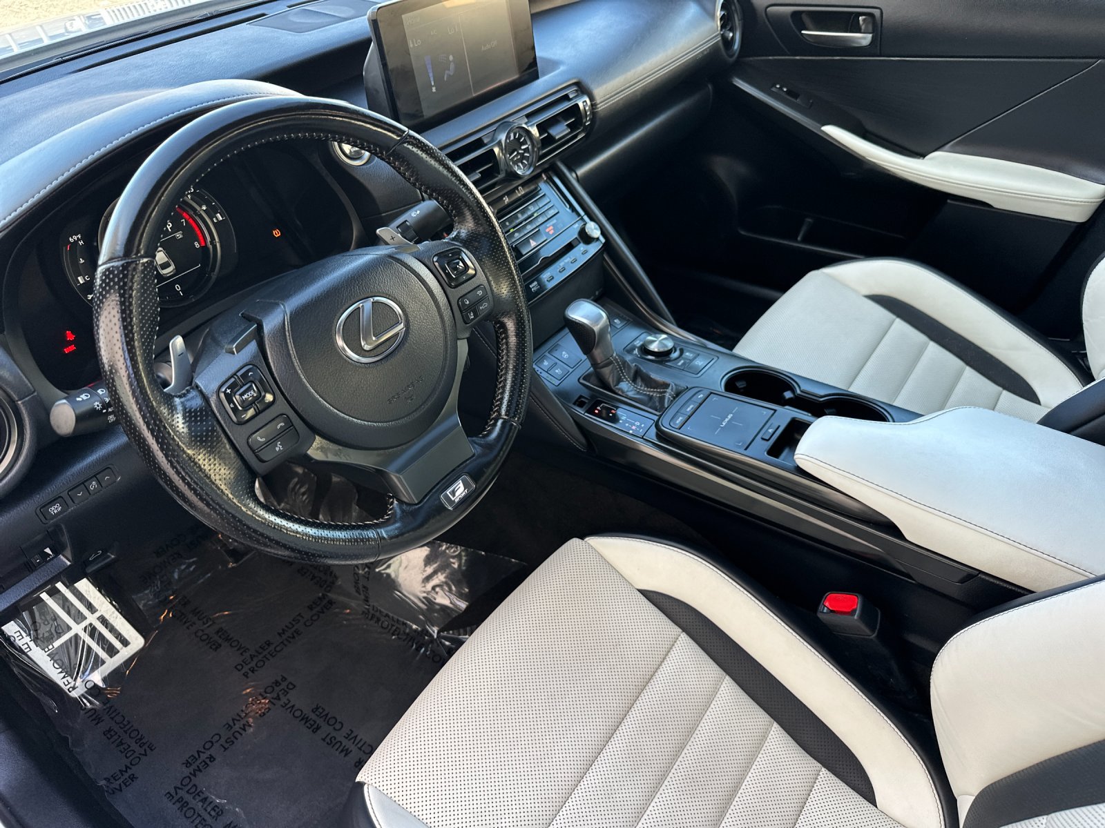 2025 Lexus IS 350 F SPORT - Photo 10