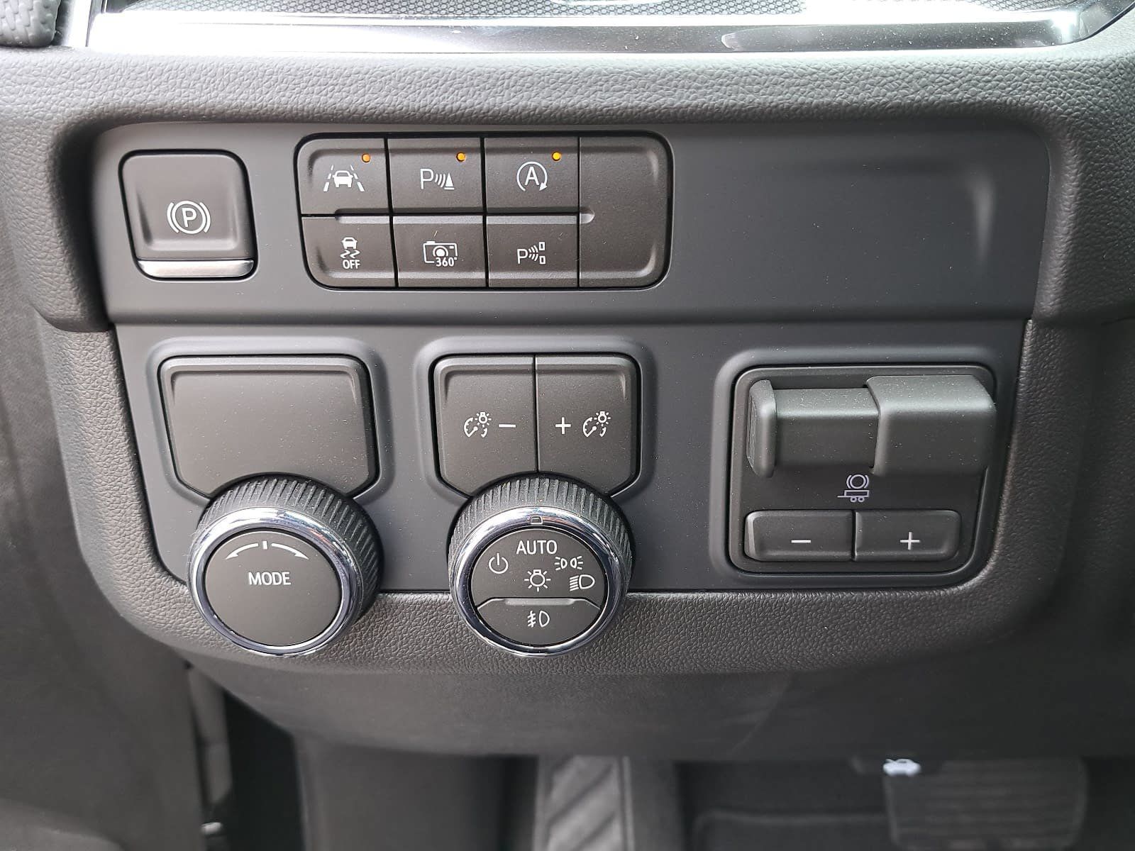 2026 Chevrolet Suburban RST - Photo 29