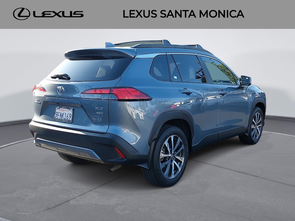 2023 Toyota Corolla Cross XLE photo 2