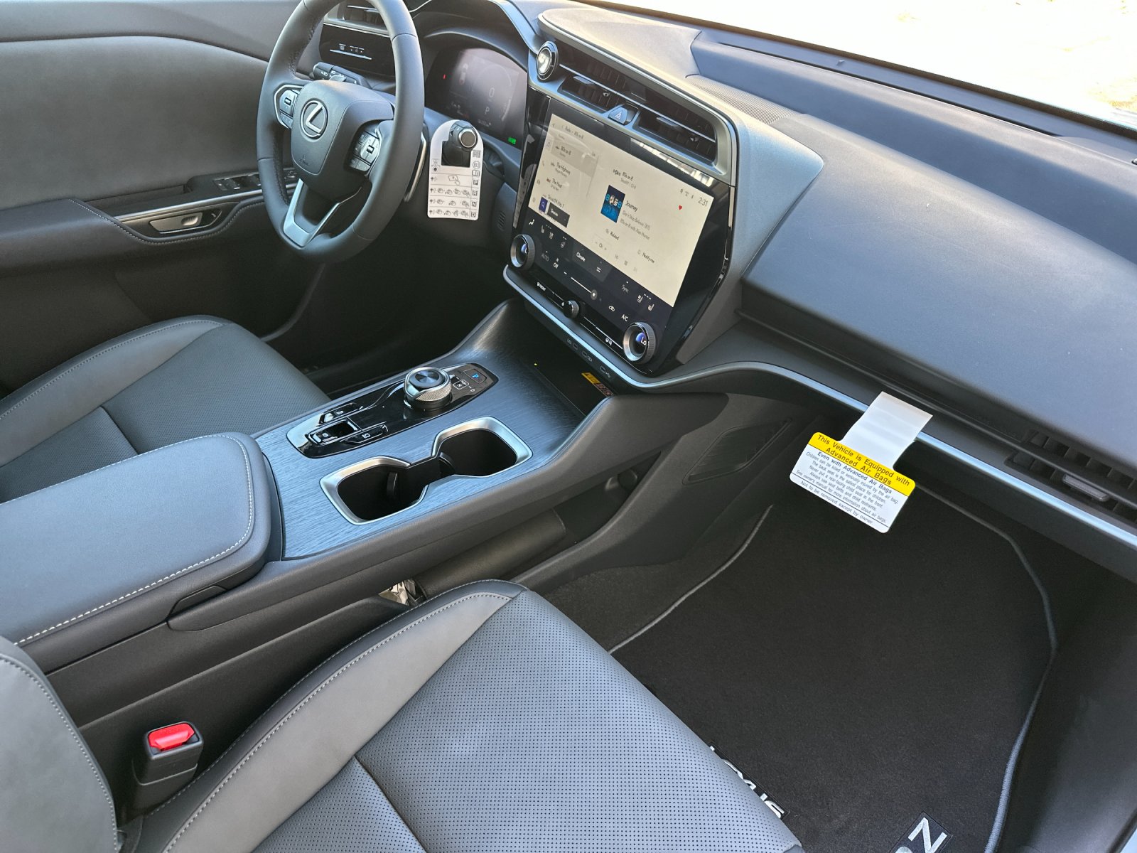2026 Lexus RZ Base - Photo 18