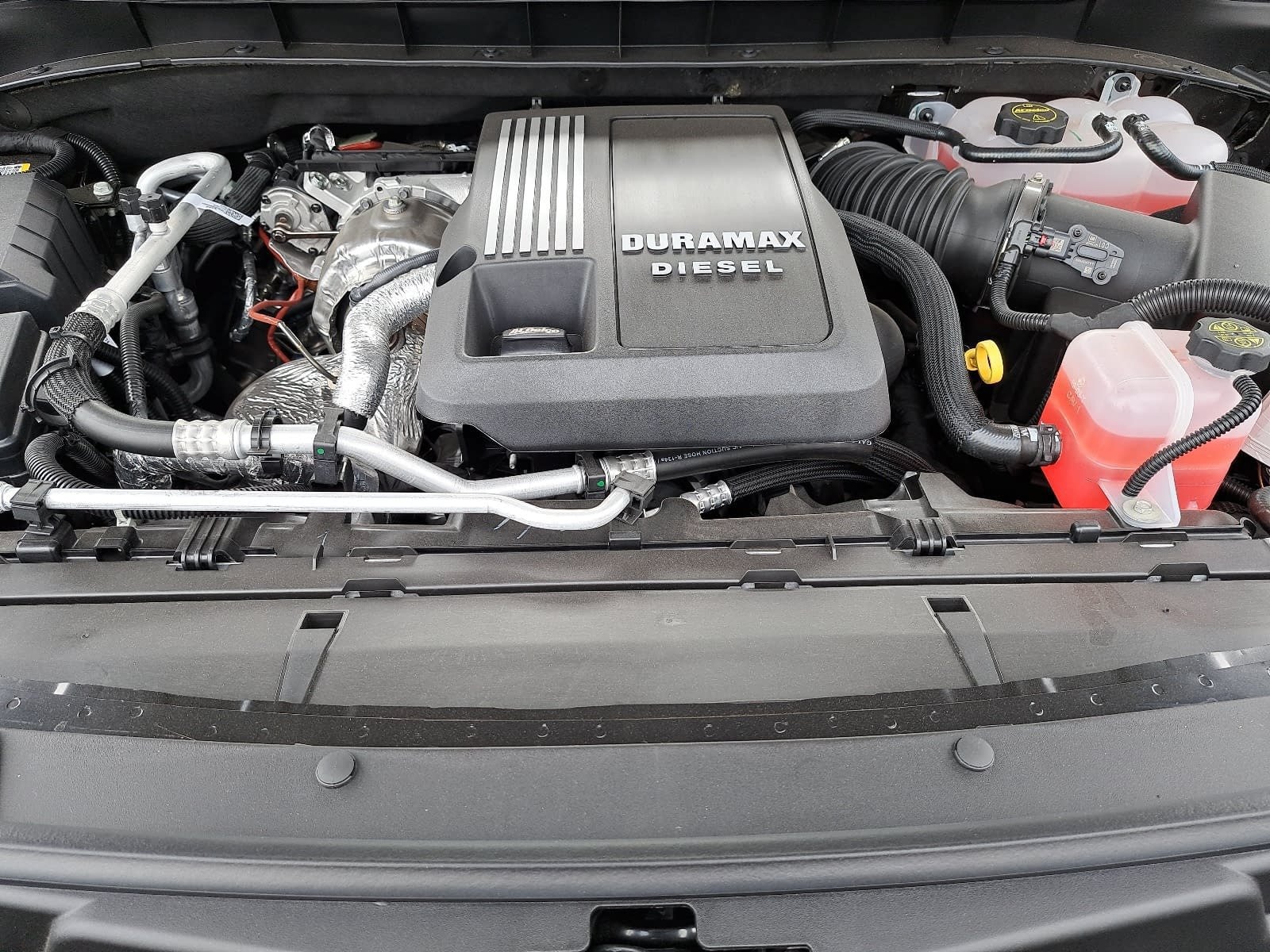 2026 Chevrolet Suburban RST - Photo 34