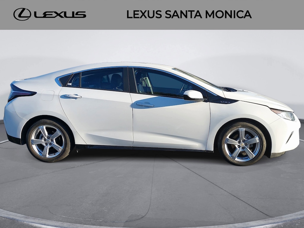 2018 Chevrolet Volt LT photo 3