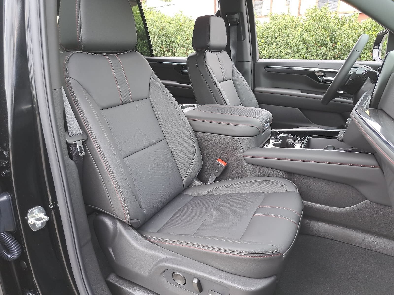 2026 Chevrolet Suburban RST - Photo 10