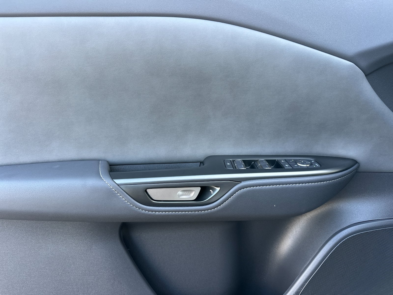 2026 Lexus RZ Base - Photo 11