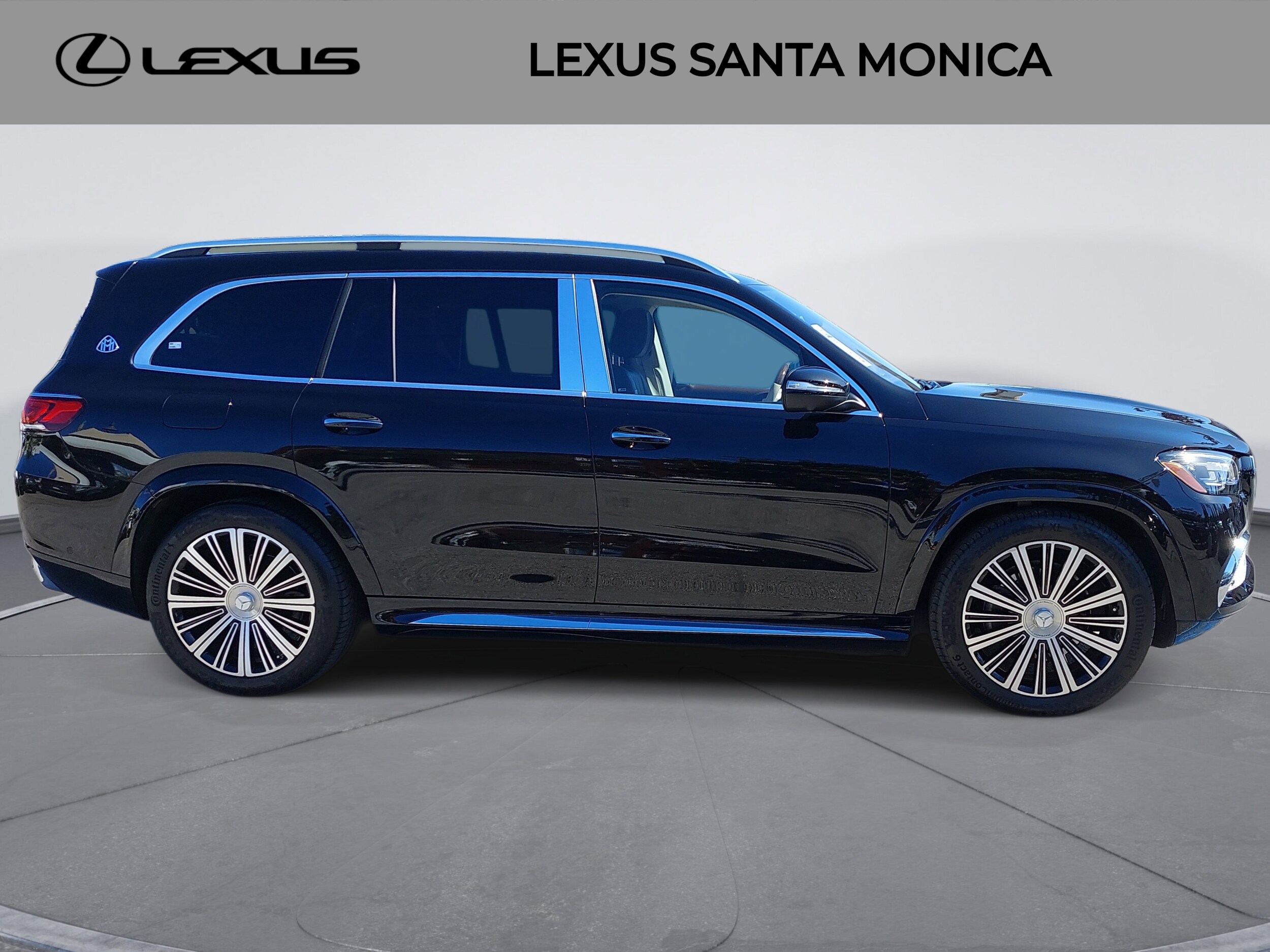 2023 Mercedes Benz GLS Maybach 600 4MATIC photo 3
