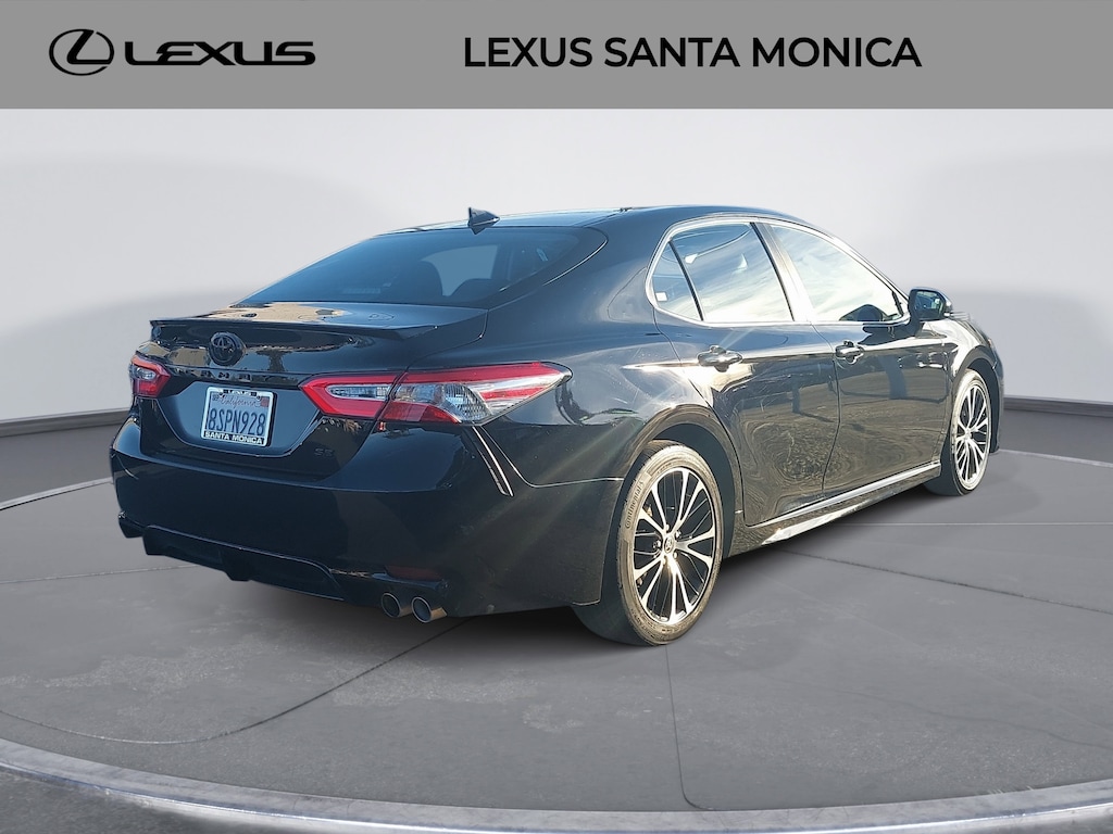 2020 Toyota Camry SE photo 4