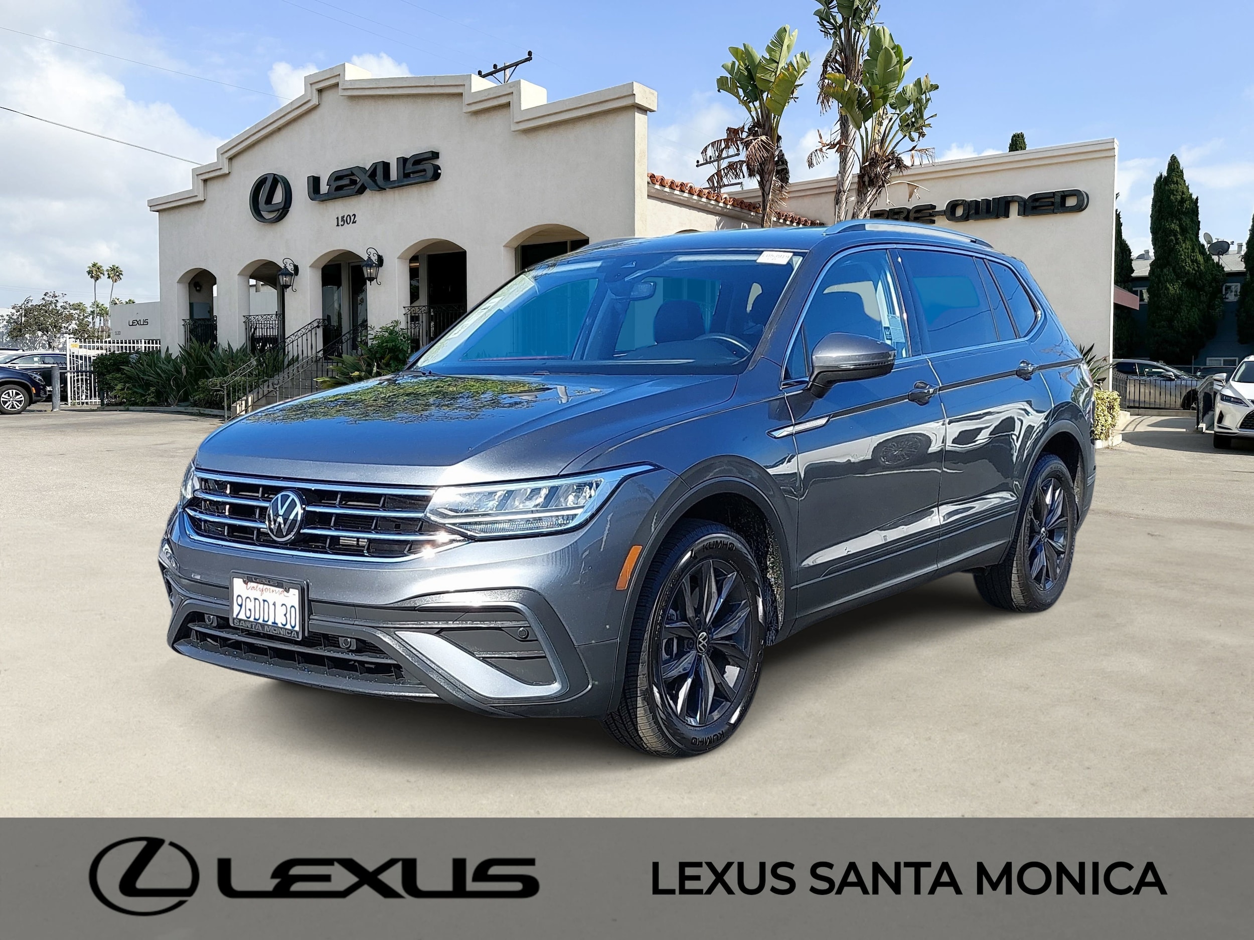 2023 Volkswagen Tiguan SE's photo