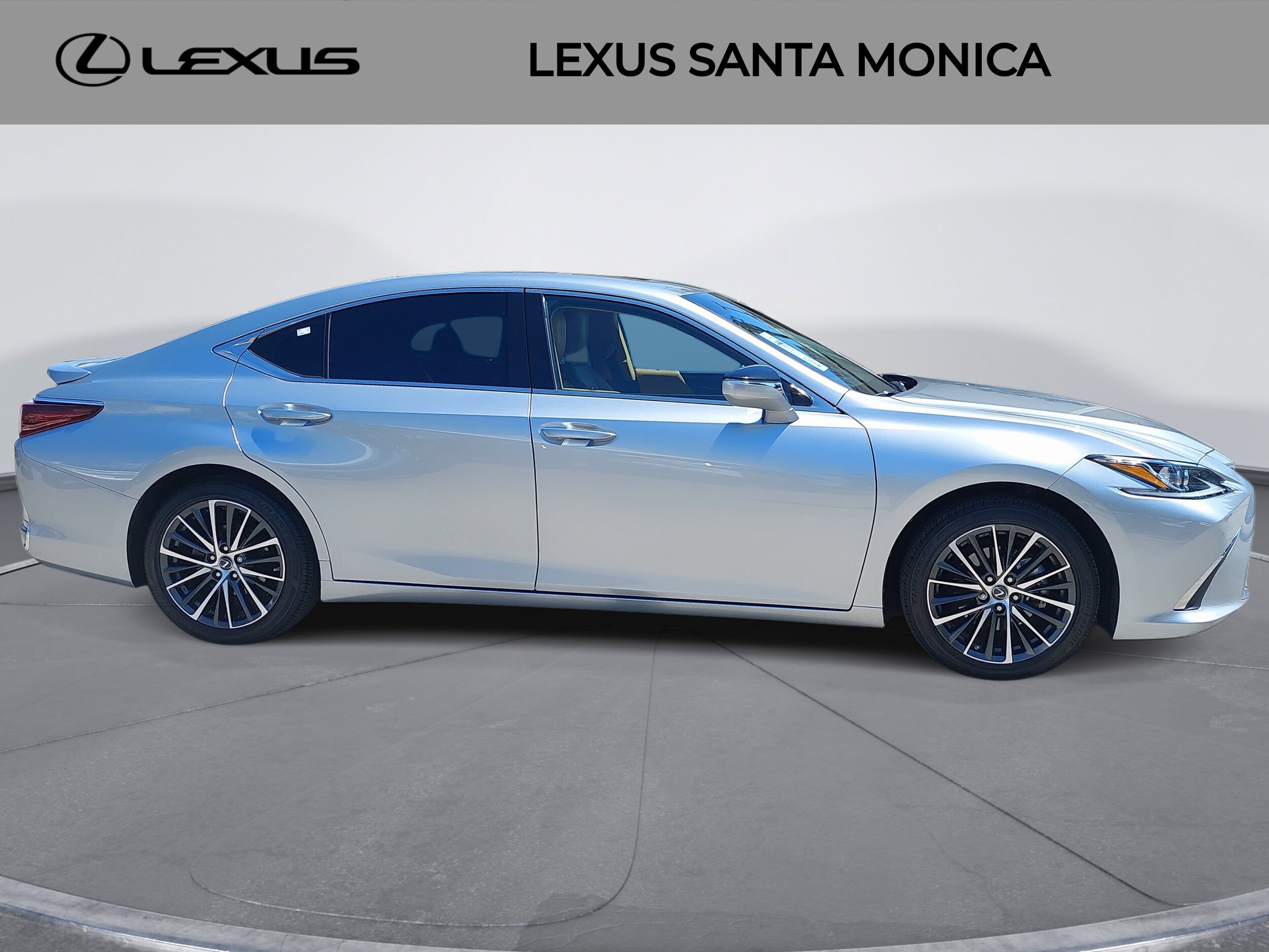 2023 Lexus ES 300h photo 4