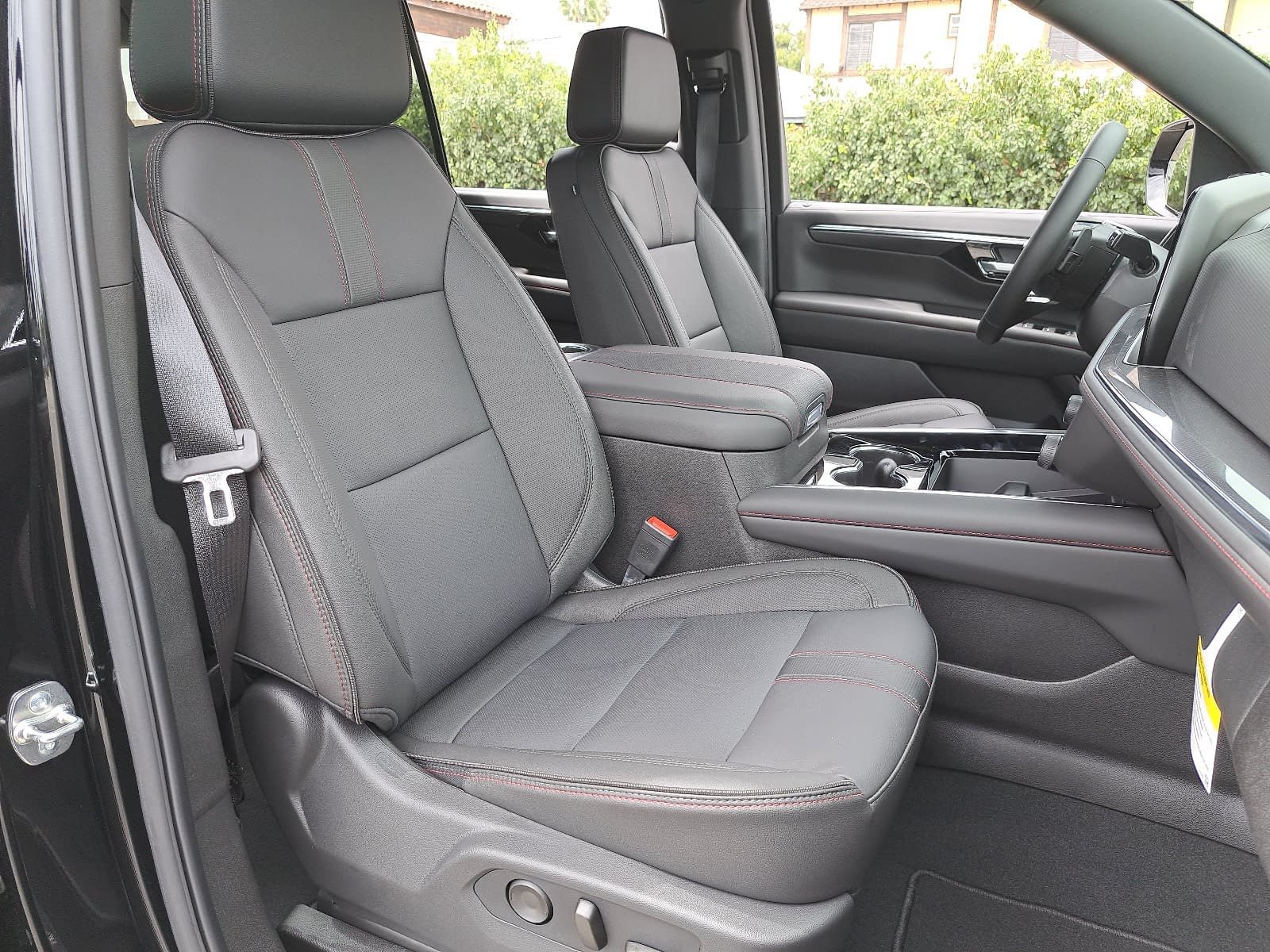 2026 Chevrolet Suburban RST - Photo 10