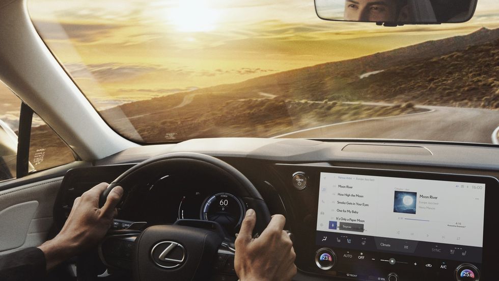 2023-lexus-rx350-102-1654015840.jpeg