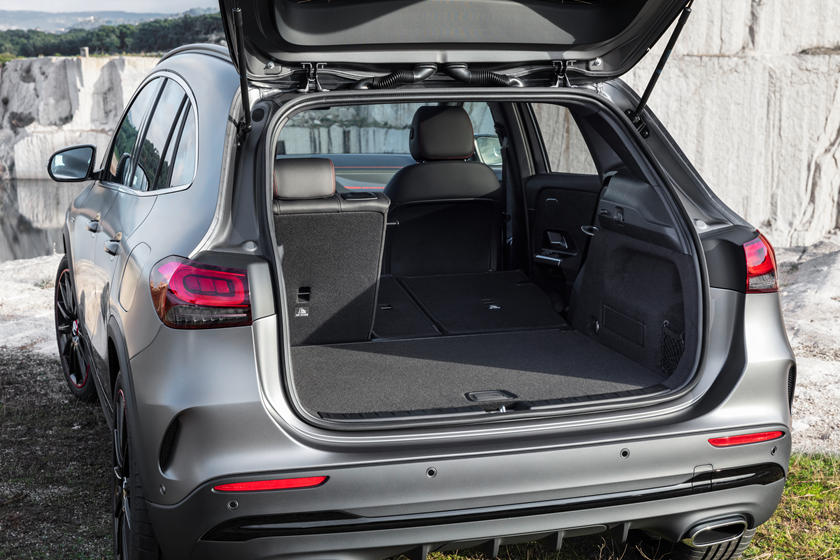 2022-mercedes-benz-gla-vs-lexus-nx-2.jpeg