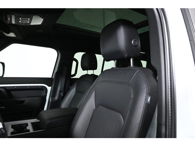 2025 Land Rover Defender S - Photo 16