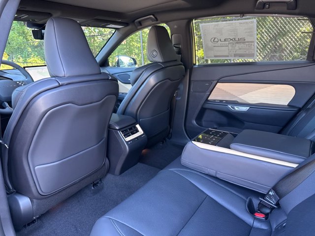 2026 Lexus ES BEV 350e Luxury - Photo 13