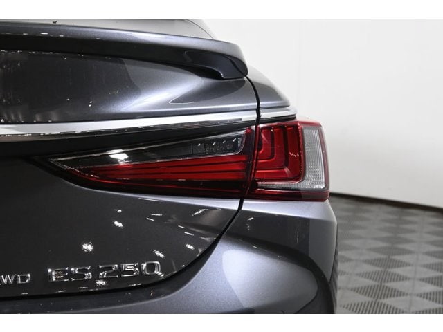 2024 Lexus ES 250 - Photo 13