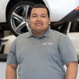 Staff member Luis U from ID_613b02