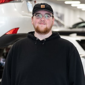 Staff member Thor from ID_613b02