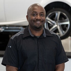 Staff member Kweku from ID_613b02